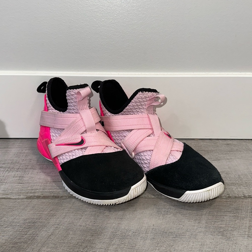 Nike Lebron Soldier 12 sneakers